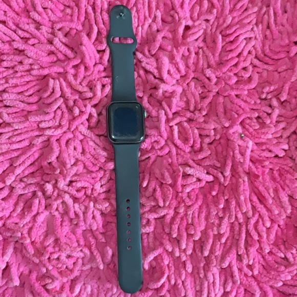 Black Apple Watch SE (Gen 2) 44mm